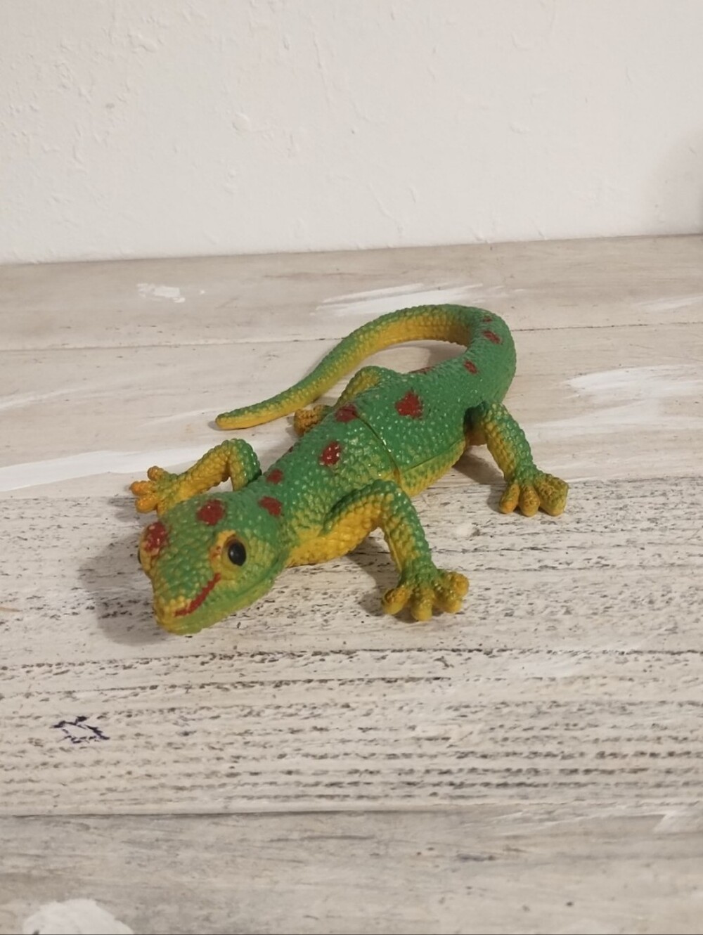 Gecko Green and red toy gecko lizard for nature exploration 1996